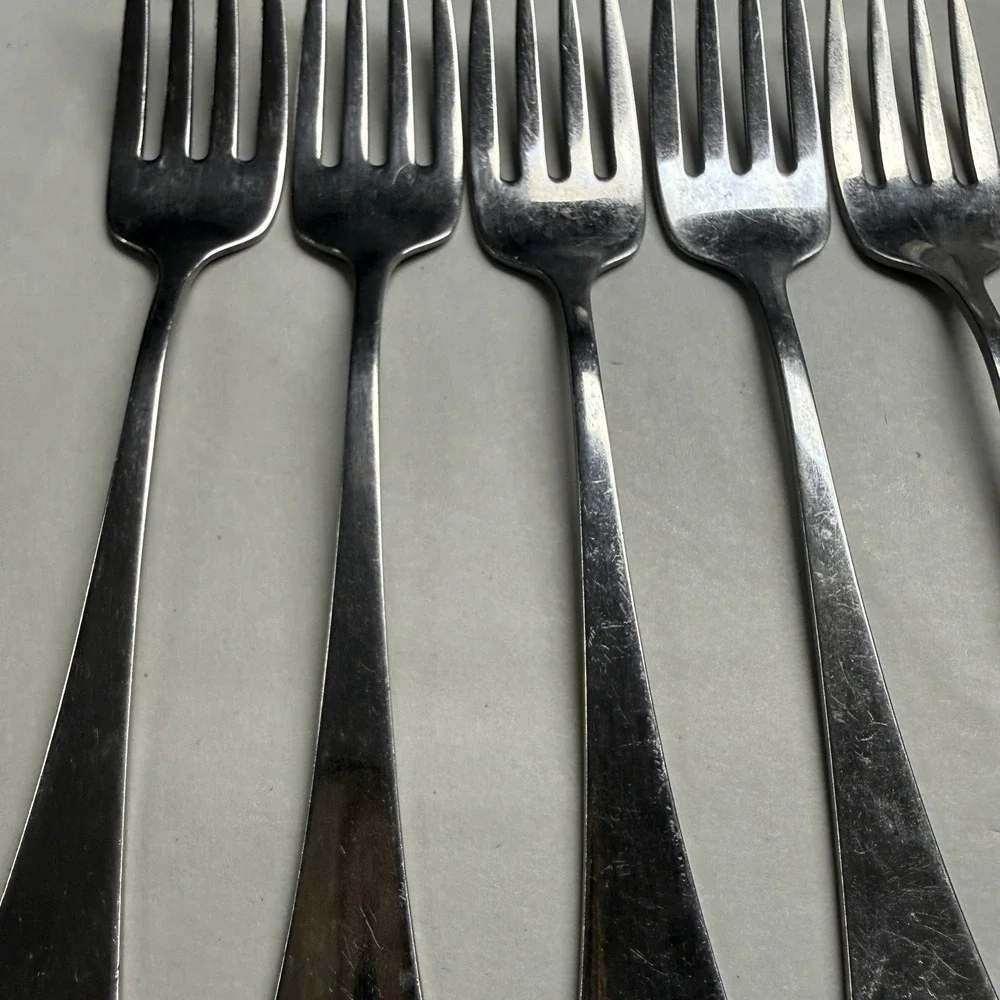 5 Oneida Ltd 1881 Rogers Stainless Distinction Fireside Salad Dessert Forks